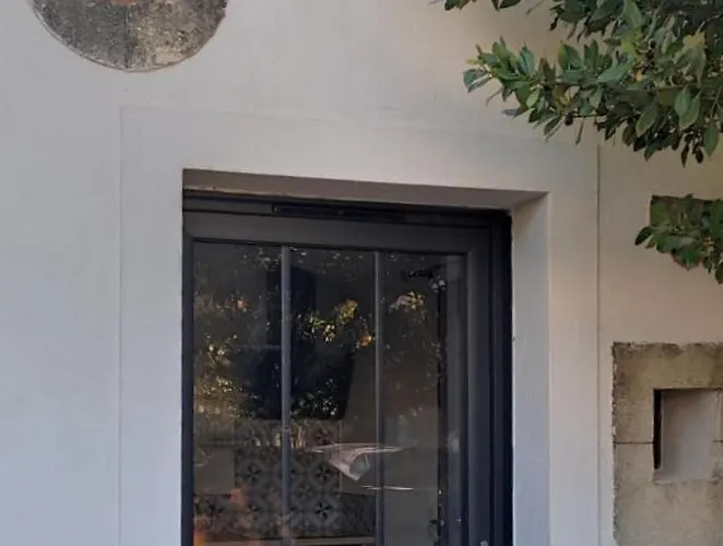 Les Treilles De Provence, Le Muscat Villeneuve-lès-Avignon